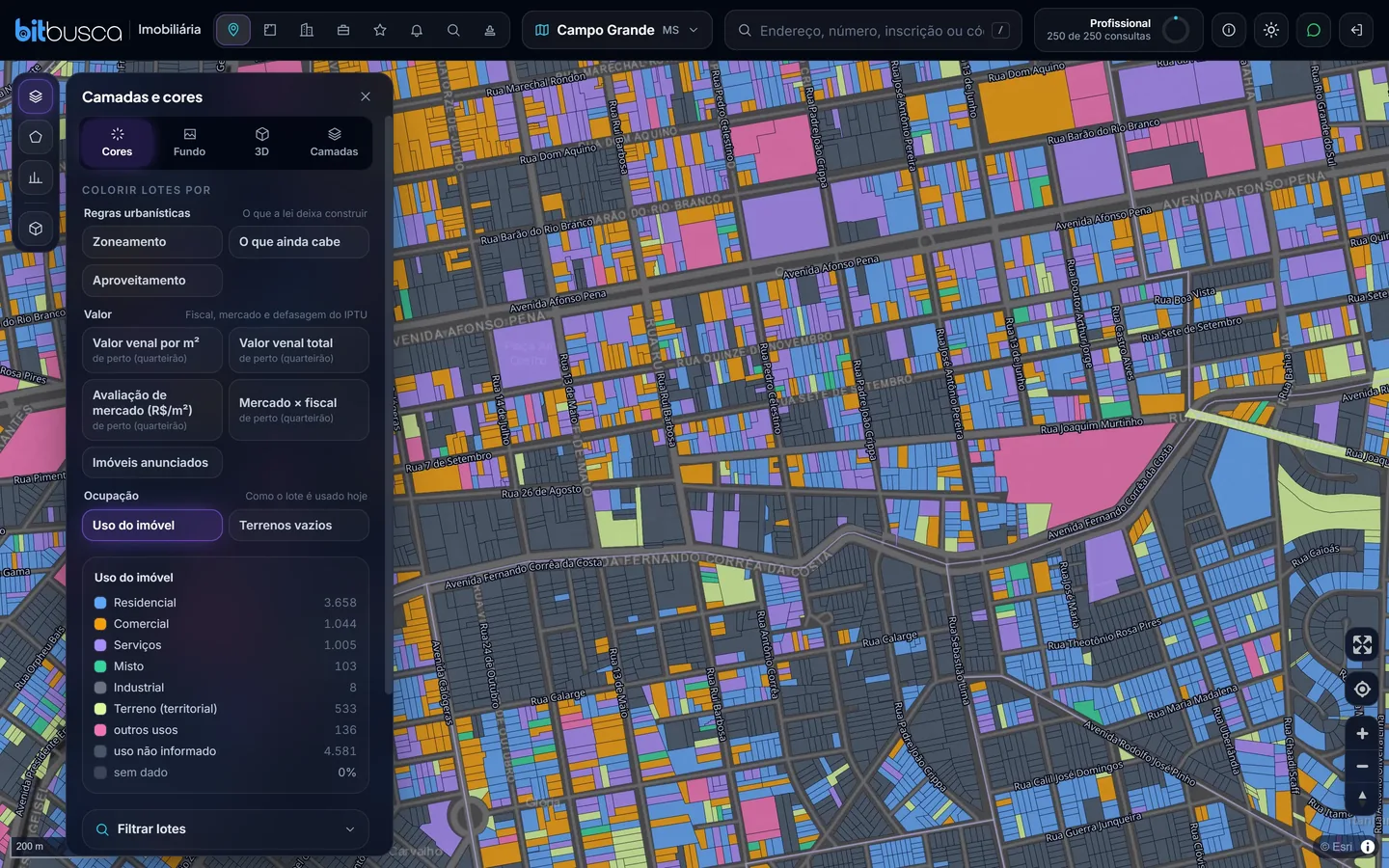 Busca Imobiliária: mapa de Campo Grande com cada lote colorido pelo uso do imóvel e o painel de camadas aberto